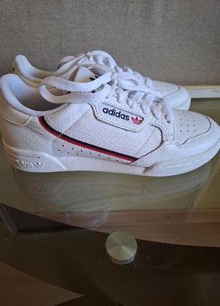 Кроссовки для парня adidas,натур кожа,новые