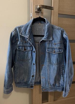 Джинсова куртка в стилі levi’s