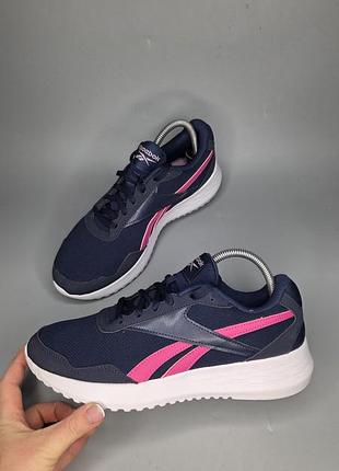 Женские беговые кроссовки reebok energen lite в темно-синем цвете с ярко-розовыми акцентами