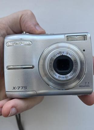 Винтажный фотоаппарат компактная камера olympus fe-210 (x775) серебряная