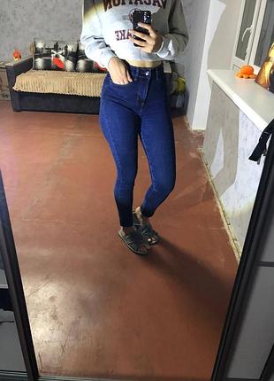 👖 жіночі сині джинси скіні з високою посадкою
💙 облягаючий крій, що гарно підкреслює фігуру