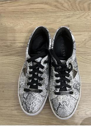 Білі кросівки від guess з внутрішньою устілкою 25 см. верх взуття: екошкіра