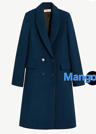 Двубортное пальто классического кроя от бренда mango.