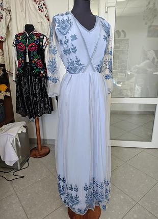 Платье длинное вышитое