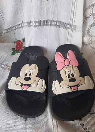 Шльопки чорного кольору "disney"р.32.\33