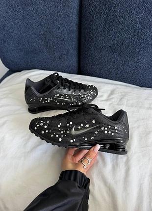Nike shox r4
black pearl / rhinestone