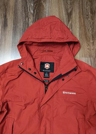 Яркая куртка victorinox, размер m (оригинал), состоящая в сумку