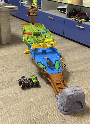 Ігровий набір гонки титанів серії монстр траки hot wheels