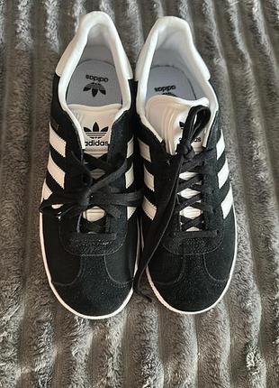 Кросівки нові , adidas