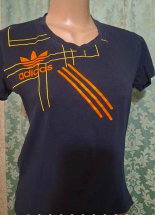 Футболка унисекс adidas.