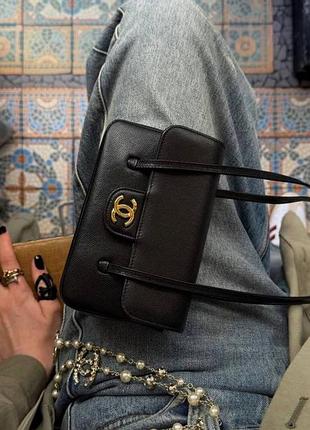 Маленька сумочка на плече chanel чорна нова колекція