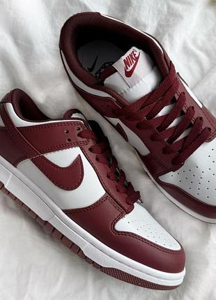 Женские кроссовки кожаные nike sb dunk low красные молодежные повседневные кроссы из кожи с перфорацией брендовые найк сб данк лоу