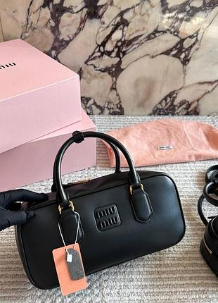 Шкіряна сумка miu miu