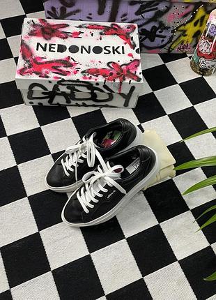 Adidas sleek super в черно-белом кожаном исполнении на платформе.узкая колодка; специальный дизайн