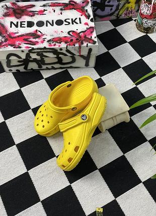 Класичні сабо crocs classic clog у яскраво-жовтому забарвленні м3 w5