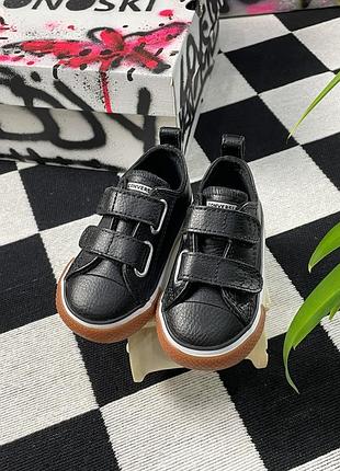 Дитячі шкіряні кеди converse chuck taylor all star 3-loop leather ox у чорному кольорі з коричневою гумовою підошвою