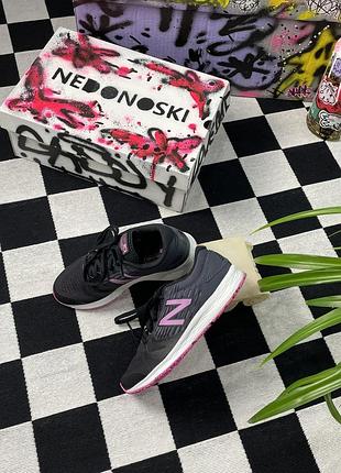 Женские кроссовки для бега и фитнеса new balance fuelcore flash v3 в черно-сером исполнении с розовыми акцентами