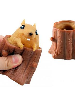 Игрушка антистресс фуфлик белочка бежевая из коричневого пенька