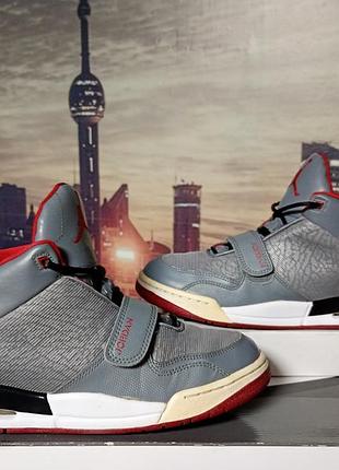 Винтаж. кроссовки jordan flight club 91 (cool grey / gym red) артикул: 602662-022. размер 40, длина стельки 25 см, страна производитель индонезия