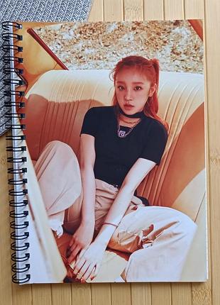 Тетрадь в клітинку юки юци yuqi (g)i-dle на пружине 48 листов линия (33138)