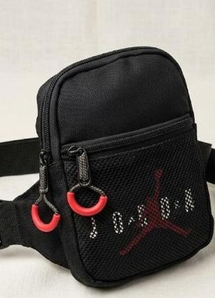 Спортивная сумка-мессенджер бренд: jordan (nike / haddad brands) артикул: 742728370996 / 0521-023 121 размер: l