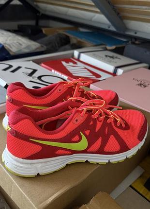 Жіночі спортивні кросівки nike