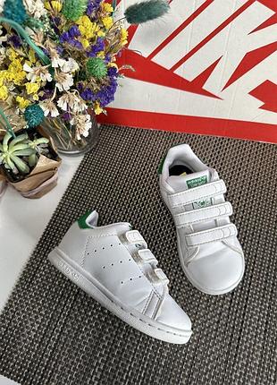 Оригинальные кроссовки на липучках adidas