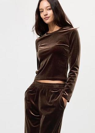 Велюровый бархатный джемпер лонгслив uniqlo