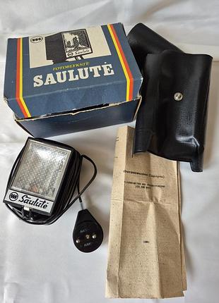Раритетний радянський фотоспалах для плівкового фотоапарату «saulute» («саулуте»)