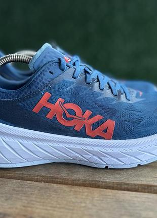 Беговые кроссовки hoka carbon x 2 в расцветке moroccan blue / hot coral. eu41