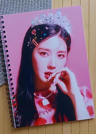 Тетрадь мийон джи айдиль miyeon (g)i-dle на пружине 48 листов линия (33145)
