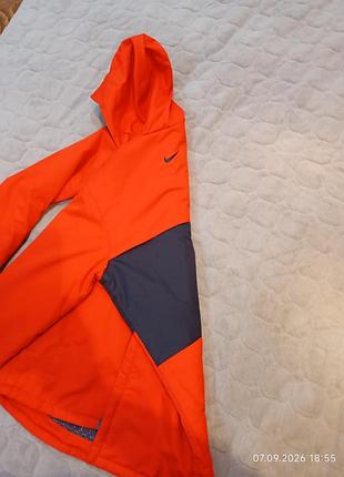 Куртяк від бренду nike
