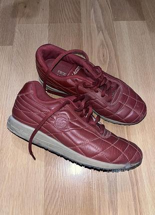 Lacoste красные кроссовки лакоста