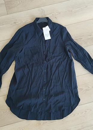 Класична чорна жіноча сорочка у стилі утилітарі (utility shirt) або сорочка-туніка від іспанського бренду zara.