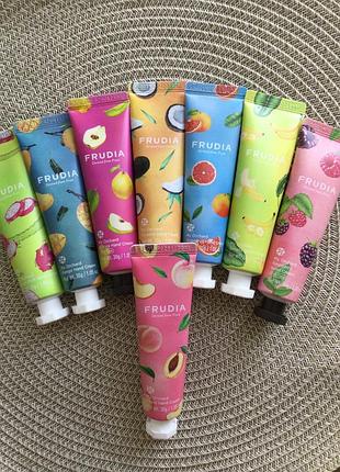 Живильний крем для рук frudia