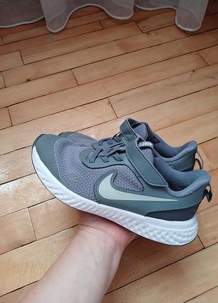 Легкие беговые кроссовки nike revolution