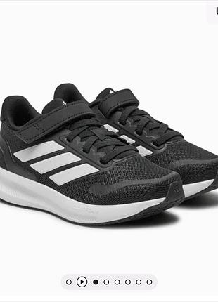 Дитячі кросівки adidas розмір 32
