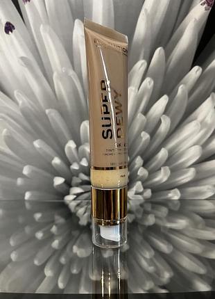Тональний крем revolution super dewy 2