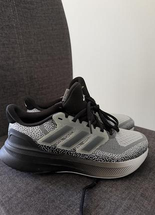 Кроссовки adidas новые 2