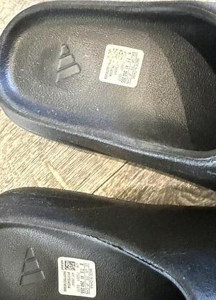 Шлепки adidas izzi 3