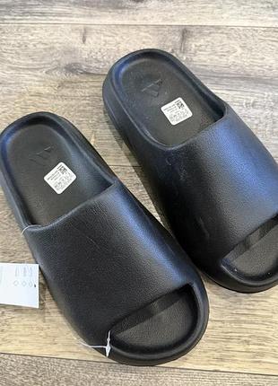 Шлепки adidas izzi