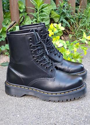 Культові жіночі шкіряні чорні вживані демісезонні черевики dr. martens 1460 bex, 37р. маломірять
