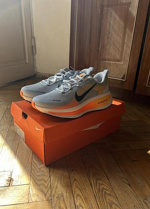 Кросівки чоловічі nike vomero 18 hm6803-404 р.43 (27.5 см) блакитні