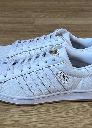 Шкіряні кросівки adidas оригінал в ідеальному стані 42 розмір