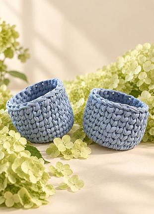 Маленькі голубі вʼязані корзинки для дрібниць 💙