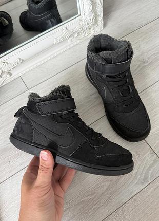Високі кросівки nike 33р утеплені хайтопи nike чорні кросівки на липучку демісезонні кросівки для хлопчика 33р
