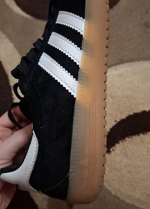Кроссовки adidas замшевые 6