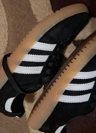 Кроссовки adidas замшевые 10