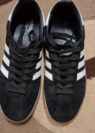 Кроссовки adidas замшевые