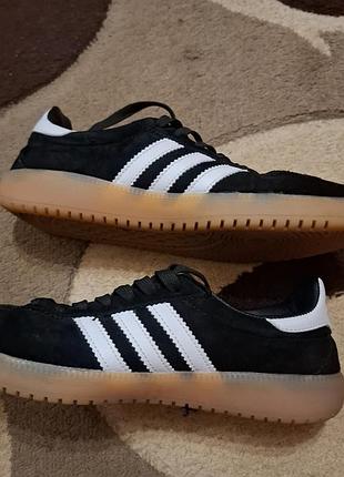 Кроссовки adidas замшевые 2